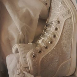 Size 8 US White For Women 