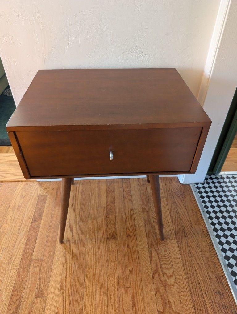 Vintage Mid Century End Table / Night Stand
