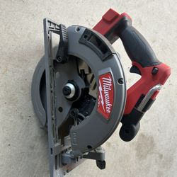 Milwaukee Circular Saw 