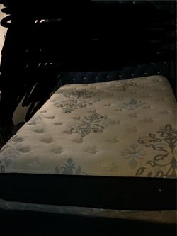 Pillow top queen mattress and boxspring