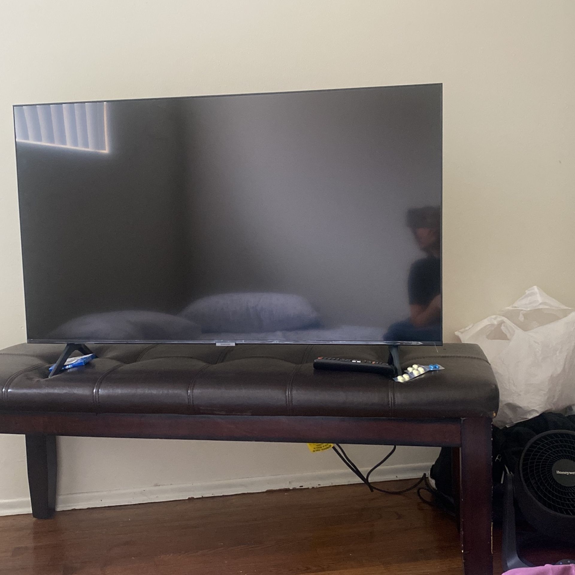 Samsung TV On Sale For 100 for Sale in Portland, OR OfferUp