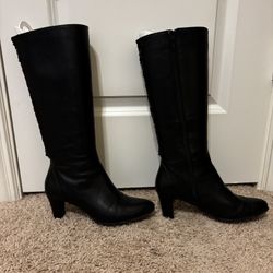 Black Boots With Laced Back Size 6