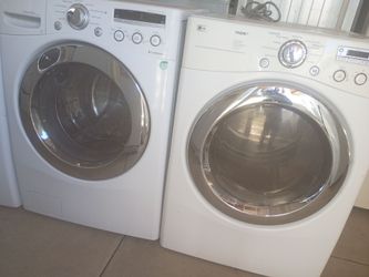 Vendó lavadora y secadora amplias marca LG están disponibles para el uso