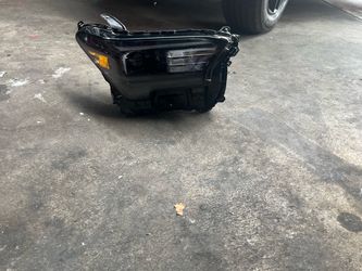 2024 2026 toyota tacoma passenger right headlight oem