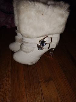 Size 6 White Blingy Fur Heeled Boots