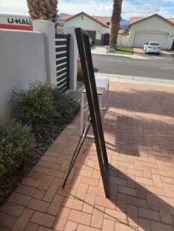 Free standing upright mirror