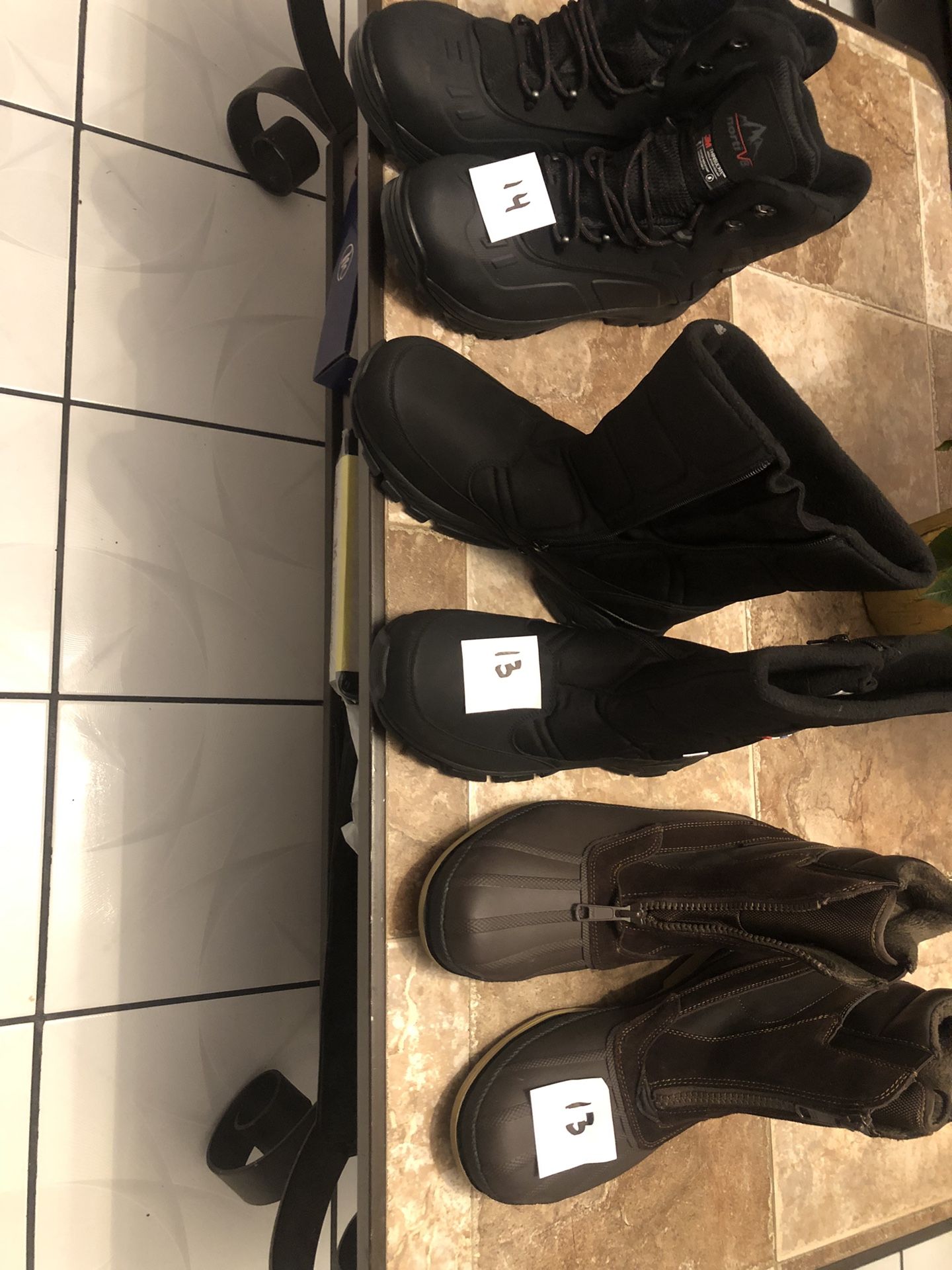 MENS SNOW BOOTS BIG SIZES 13-14 ASKING 30 FIRM CASH ONLY AVAILABLE