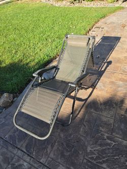 2 Gravity chairs