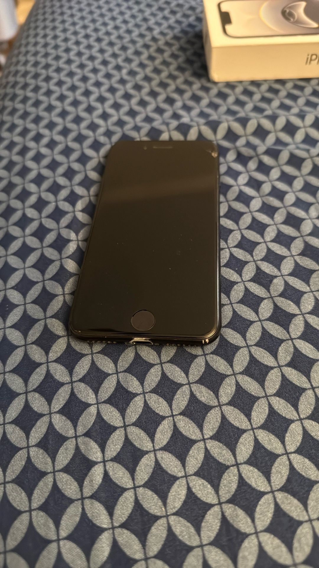 Used Unlocked  2020 iPhone SE