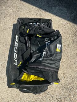 Bauer hockey bag (wheels)