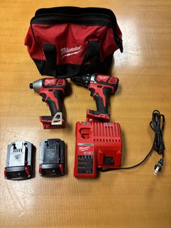 Milwaukee compact drill set