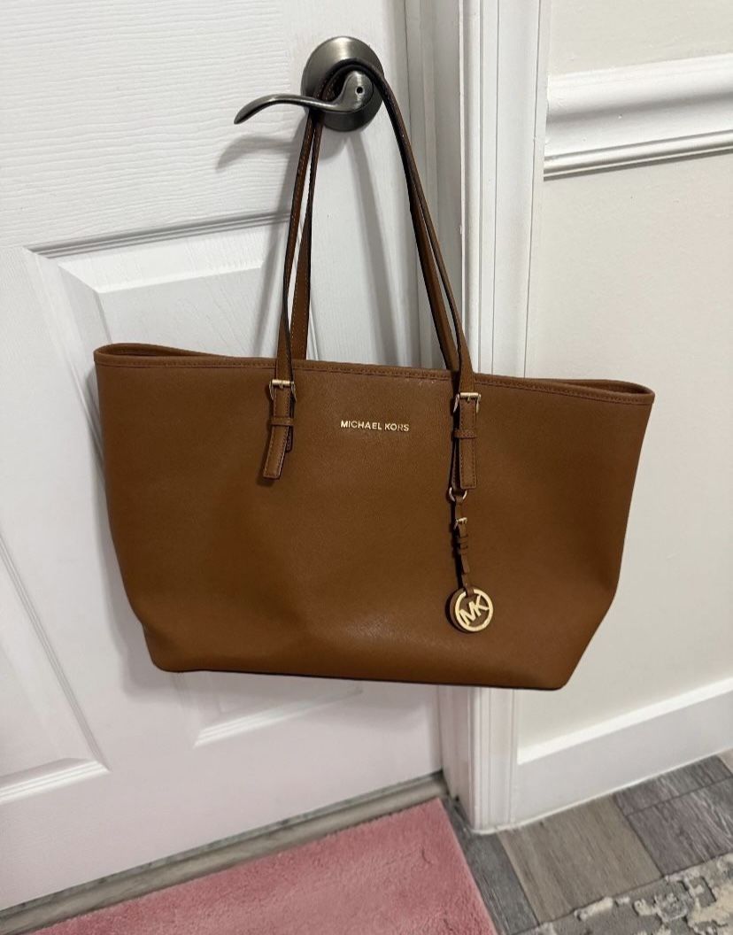 Hand Bag Michael Kors ! Almost New Big Size Bag