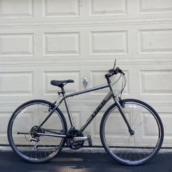 Trek FX 7.1 Hybrid Bike – 700c – 21-Speed – 20” Frame (51cm) Bicycle