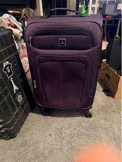 Suit case 22x19