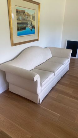 Ethan Allen Camelback Sofa 84x34x36 in