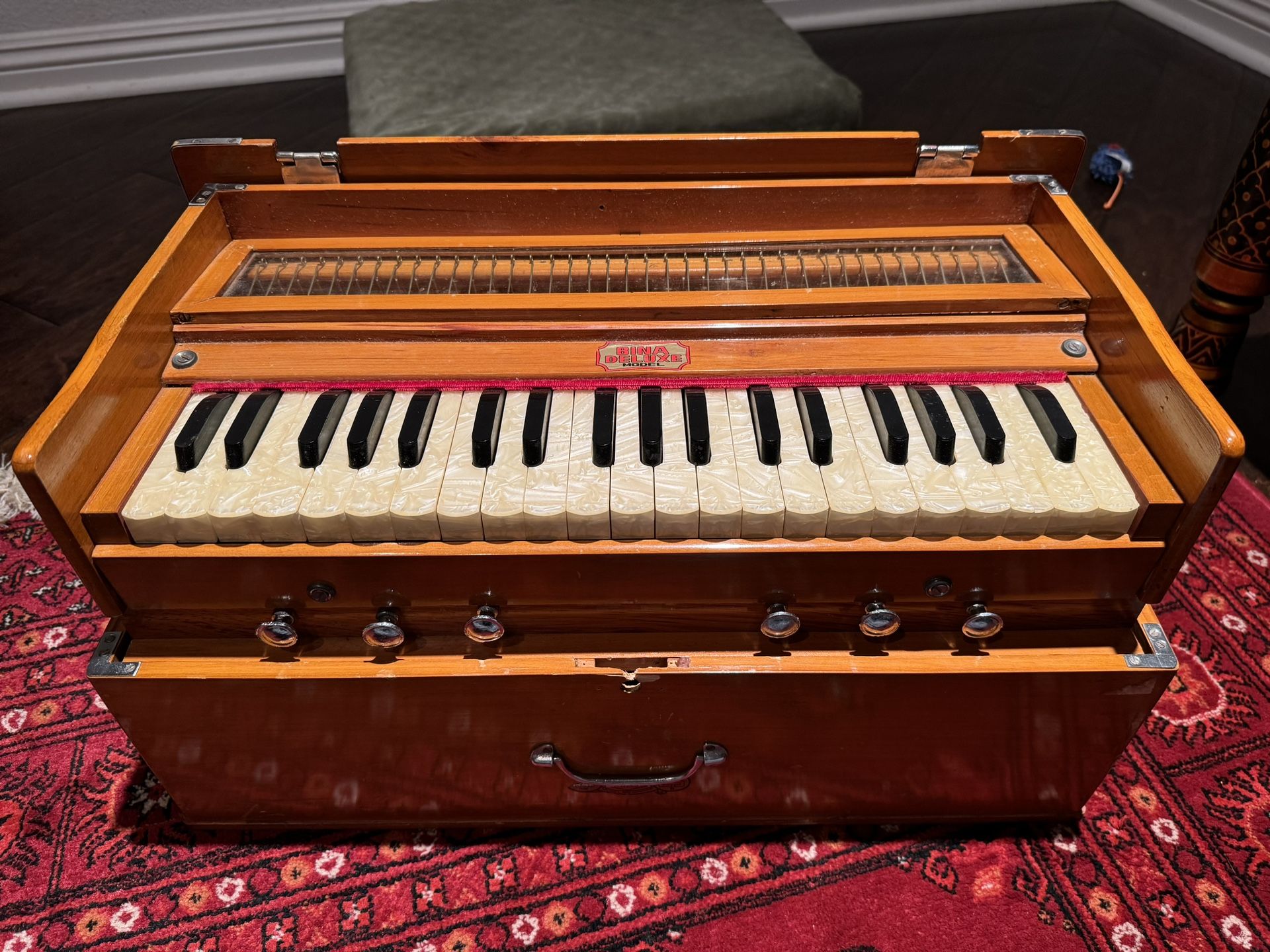 BINA 23B Deluxe, Harmonium