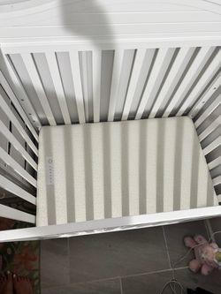 Graco mini crib