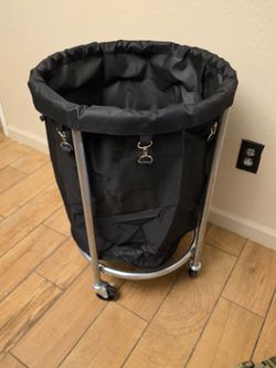Songmics 18.2 gallon laundry hamper