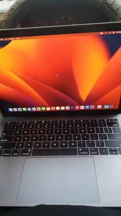 MacBook Pro space gray 8 GB ram 250 GB hard drive with charger 320$
