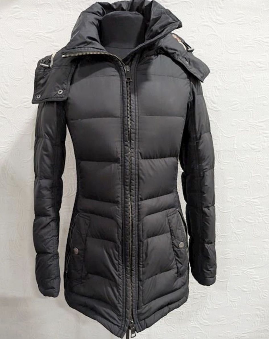 Women's Burberry Brit Mareton Down Puffer Hooded Coat Size Small NO BELT COA 100% authentic. Authenticated with COA. Some wears and zipper at the bot
