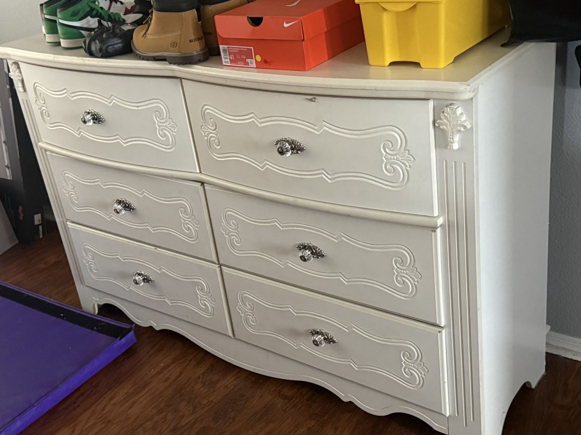 Free Dresser With Mirror, Must Pick Up Today 10/25