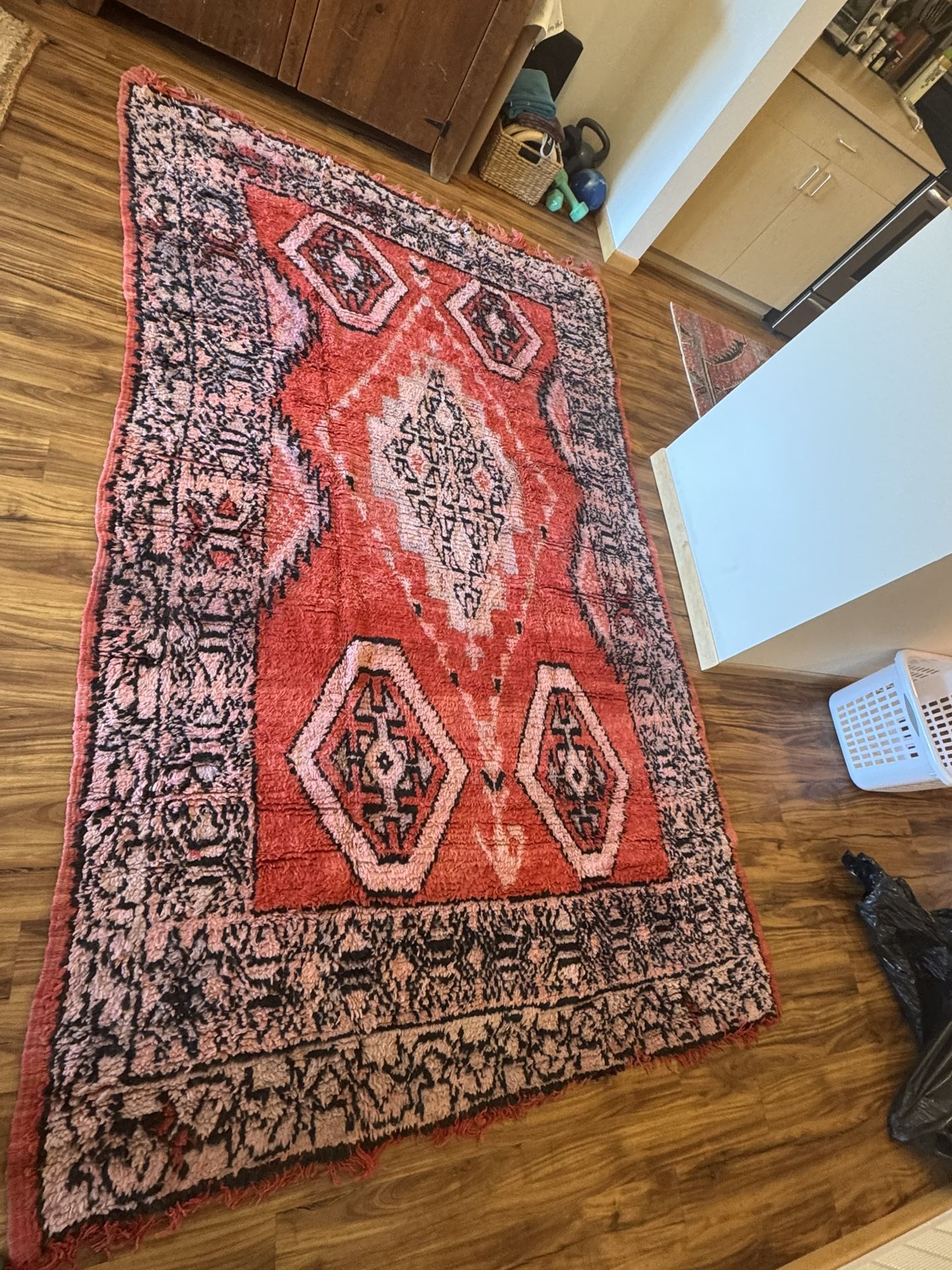 Handwoven Moroccan Rug (5’x7’)