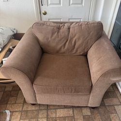 Oversized Upholstered Club Chair – Comfortable Accent/Lounge Chair – Good Condition