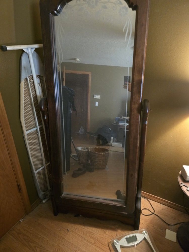 Beautiful Oak Stand-up Mirror