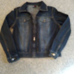 Woman's Jean Jacket. Zip Up  Faded. Front  Panels. With 2 Pockets.   New York Jean Co.  Size. Med.
