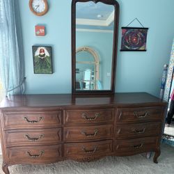 Quality Henredon 1980s Dresser With Mirror