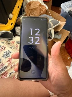 Lightly used moto edge 5G 2024 unlocked for 200