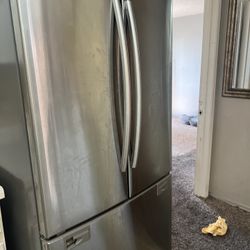 Samsung Refrigerator Works Great