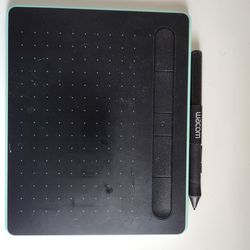 Wacom intuos Pistachio tablet with pen and charger