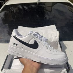 Nike Air Force 1 Low Supreme White Black