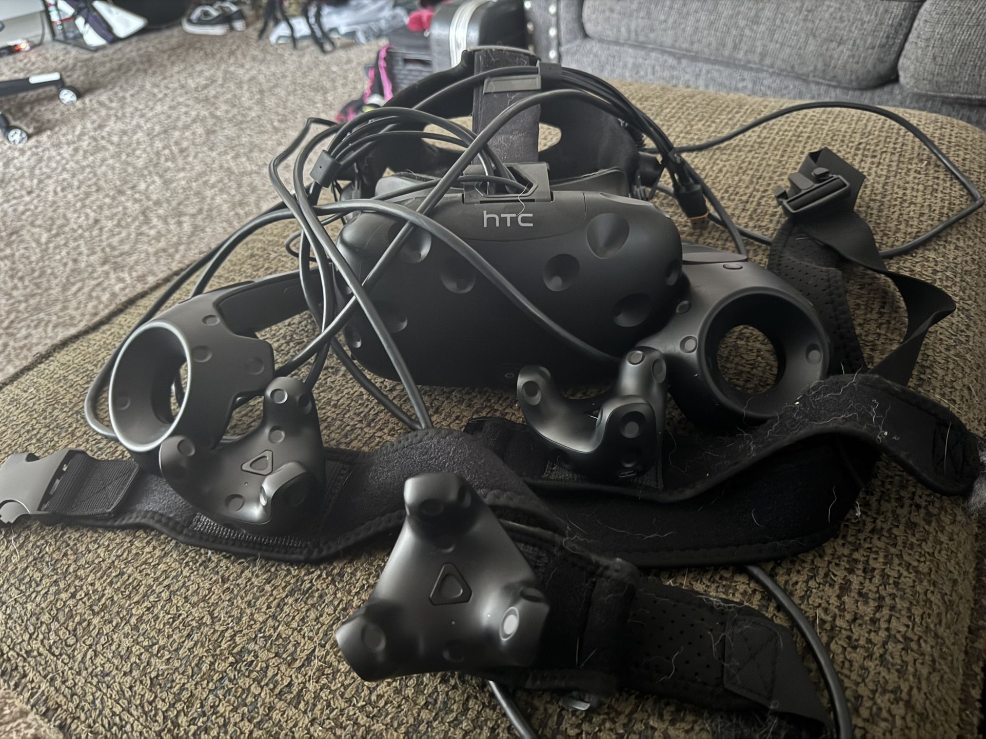 HTC vive With Extra Base Station And Fullbody Trackers