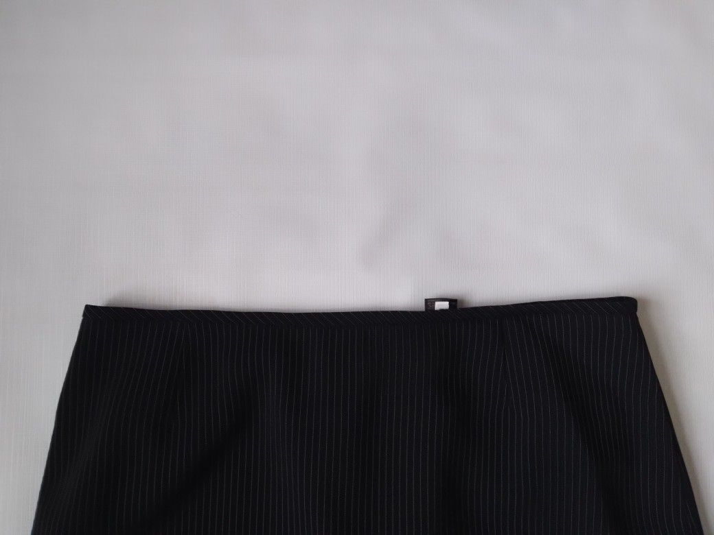 Tahari by ASL Size 12 Black Pinstripe Mid Rise Above Knee Length Pencil Skirt