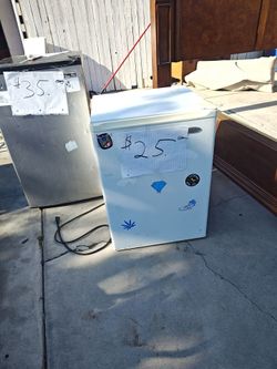 Mini fridge
