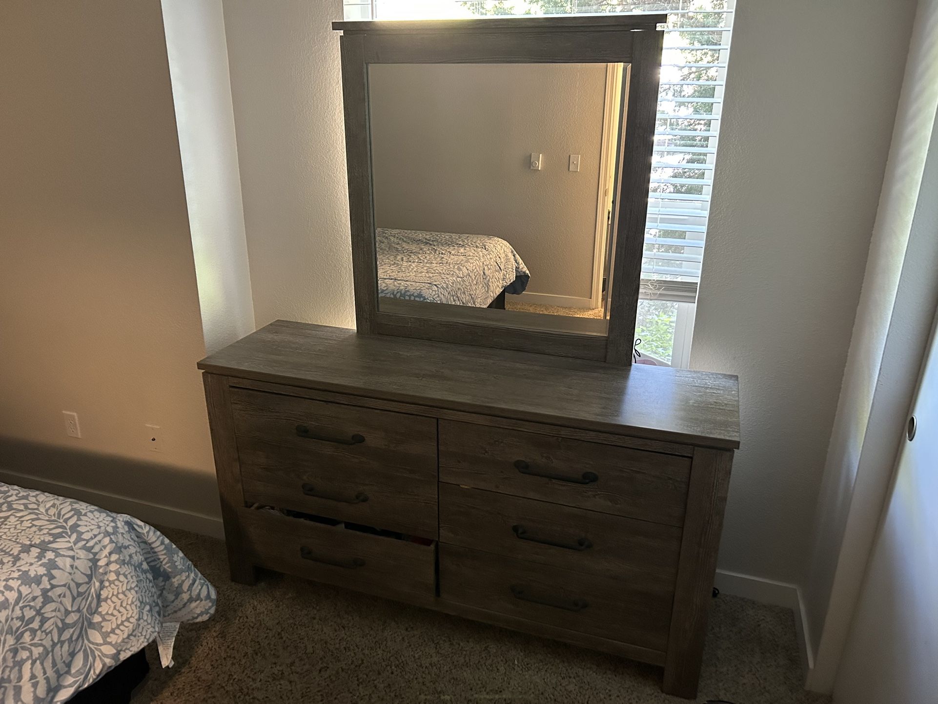 Queen Size Bedroom Set With Memory Foam Mattress