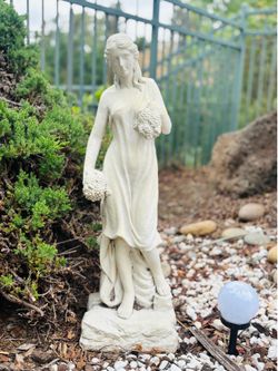 • Greek Goddess Style Outdoor Sculpture Statue ~31 inch