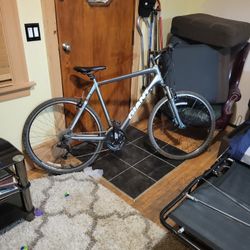 Giant Mountains Bike XL 700c Tires