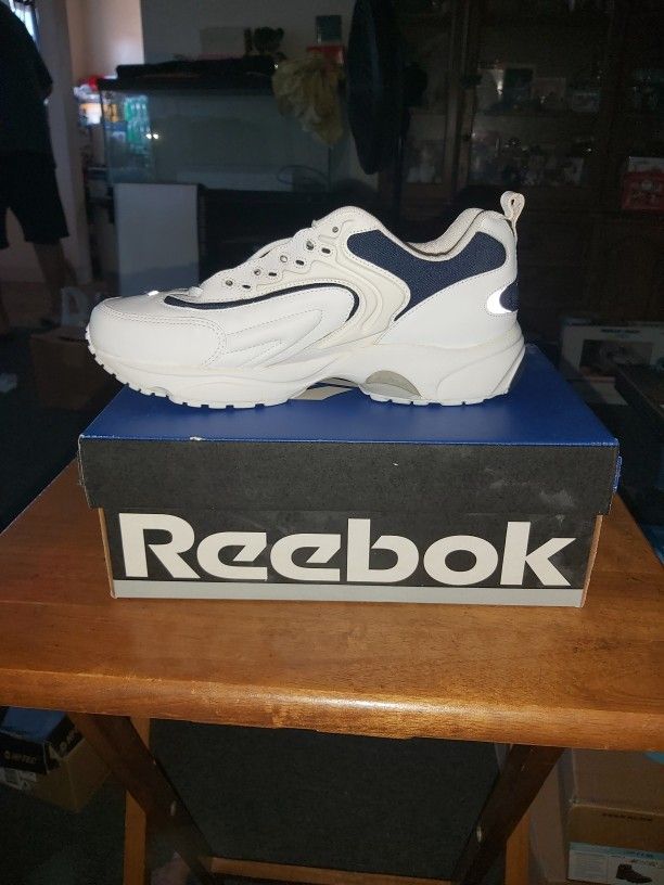 Reebok Walking Men Shoe. Size 8 1/2
