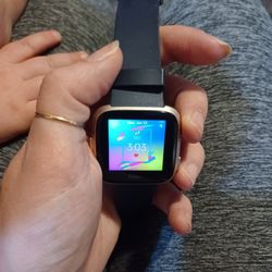 FitBit Versa With 8 S/M Bands 