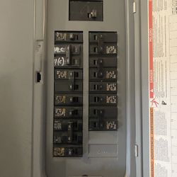 Square D 100 Amp Panel With Breakers