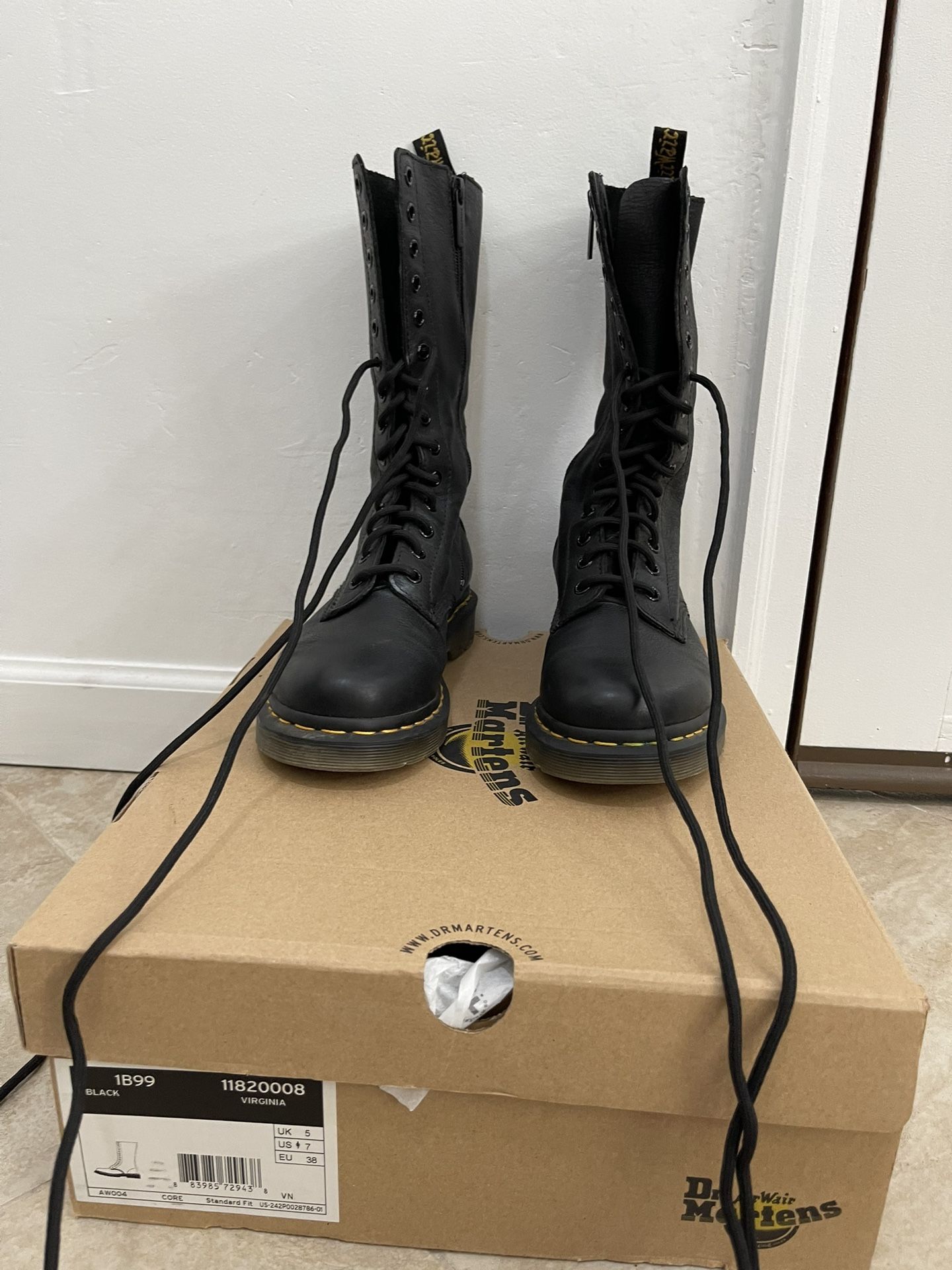 Dr. Martens - Women’s 1B99 14-eye Boots
