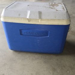 Rubbermaid Cooler 
