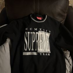 Supreme Sweatshirt