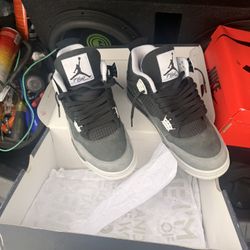 Jordan 4s