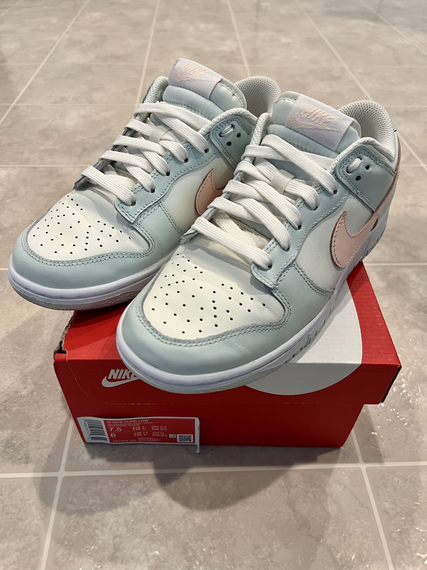 Nike Dunk Low Barely Green Size 6M Deadstock DD1503 104 2021