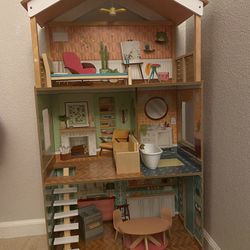 Kidkraft Doll House/ Barbie House