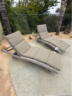 Loungers Wicker w/ Sunbrella Cushions and Cover